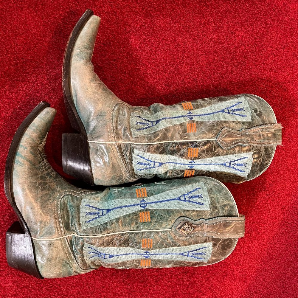 Coral Cowboy Boots Turquoise color size 9